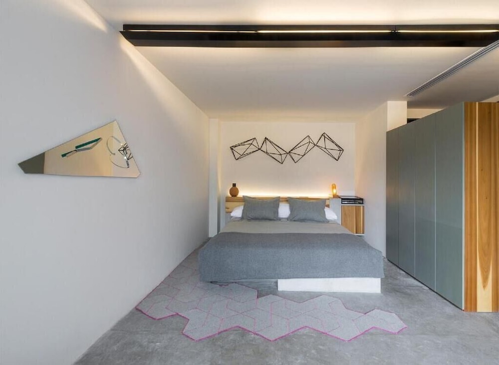 Carlota Hotel 6/50