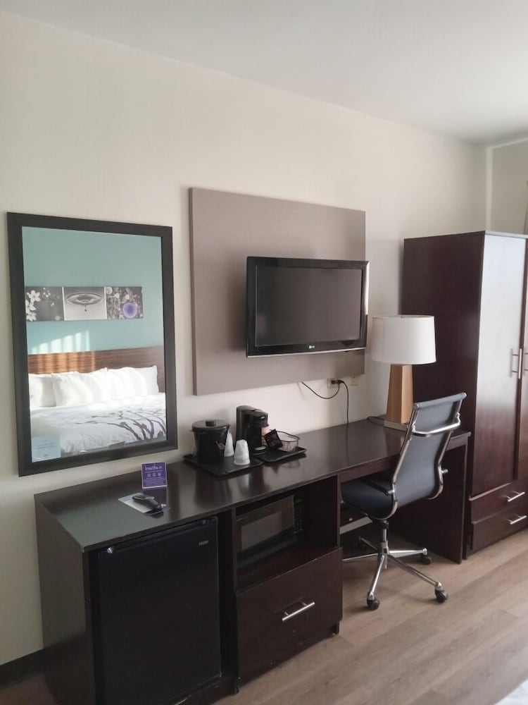 Sleep Inn and Suites Kingsport TriCities Airport 34/50