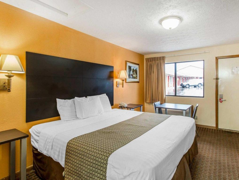 Room, King Bed, Smoking