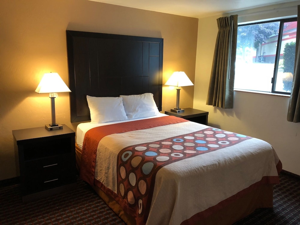 Super 8 By Wyndham Lacey Olympia Area 36/52