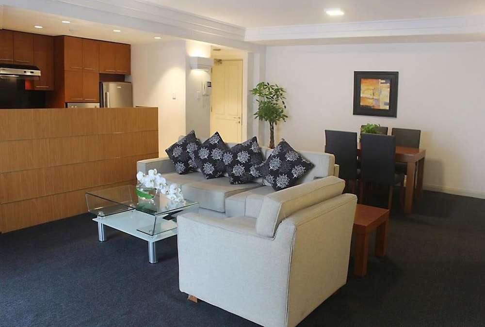Saigon Apartments 50/72