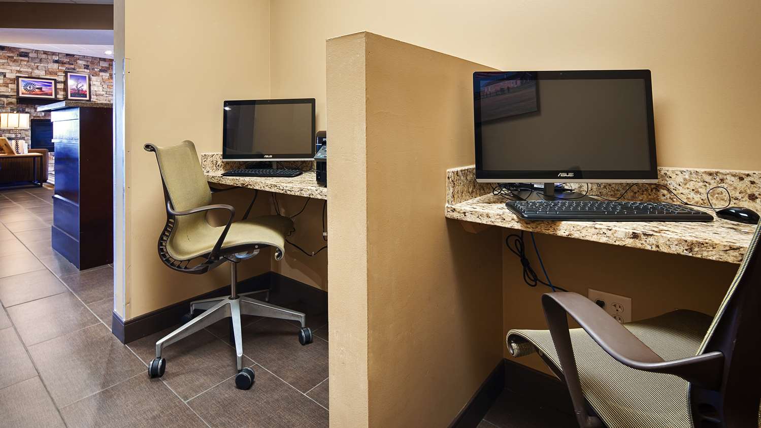 Best Western Plus Night Watchman Inn & Suites 21/22