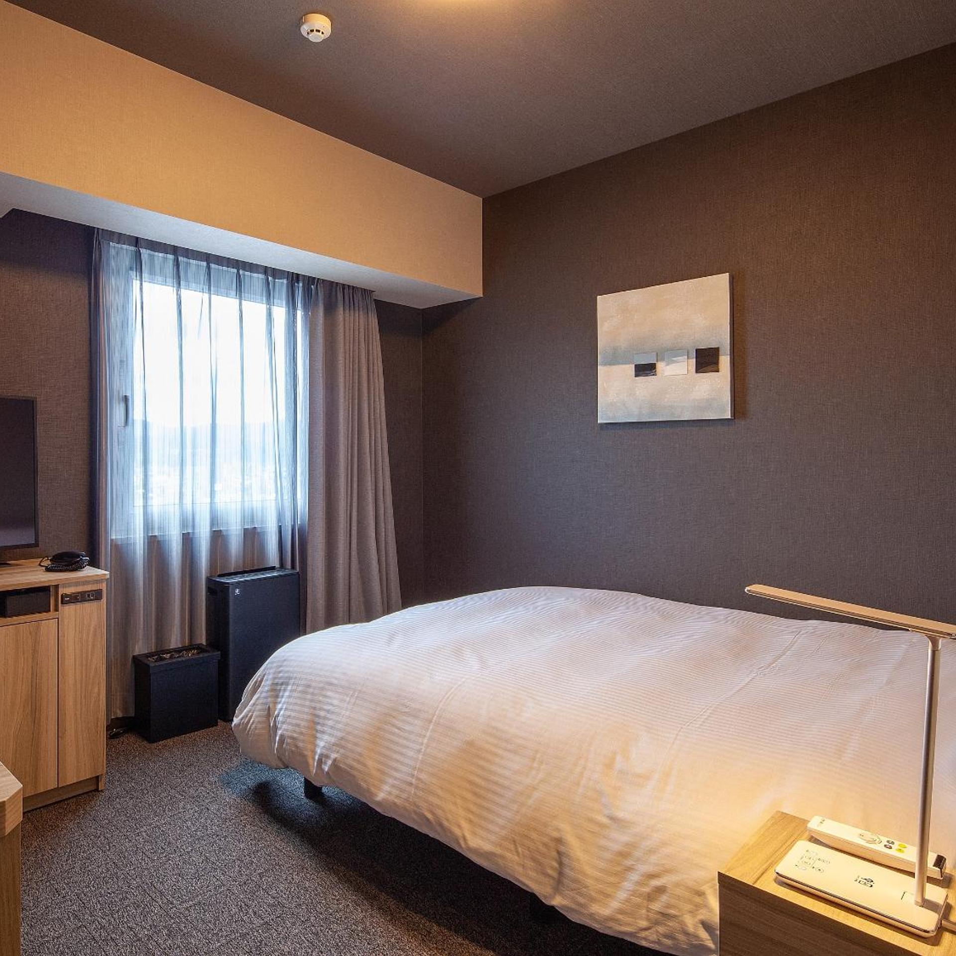 Room, Semi Double Bed, Electronic Cigarette Only, Smoking