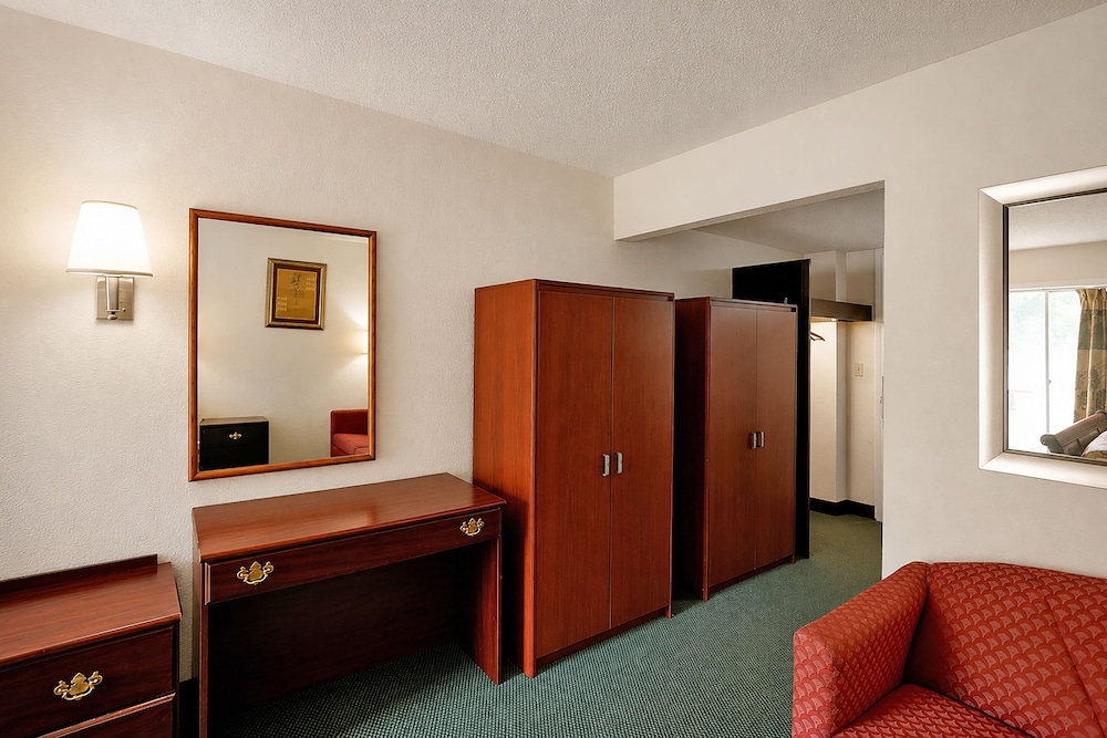 Hometown Inn Staunton VA near Hwy 11 15/50