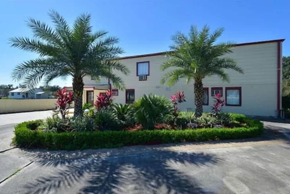 LaPlace Motel 28/30