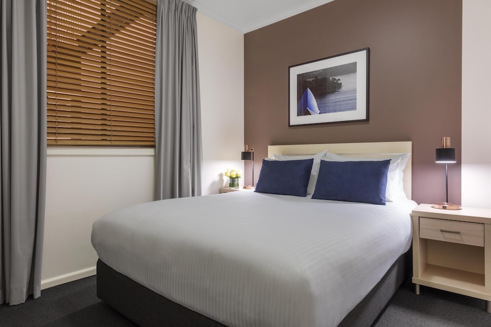 1 Bedroom, Queen Bed, City Skyline View، Oaks Sydney Goldsbrough Suites 3/10
