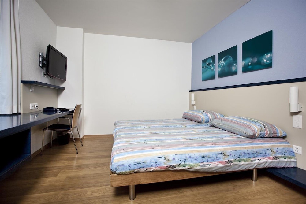 Bristol Hotel Zurich 20/50