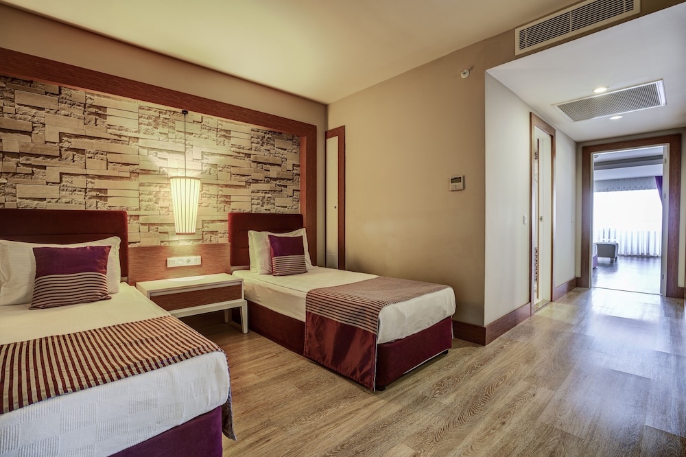 Tui Magic Life Jacaranda 28/68