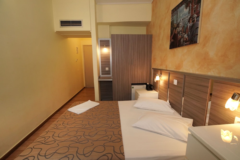 SOCRATES HOTEL 13/44