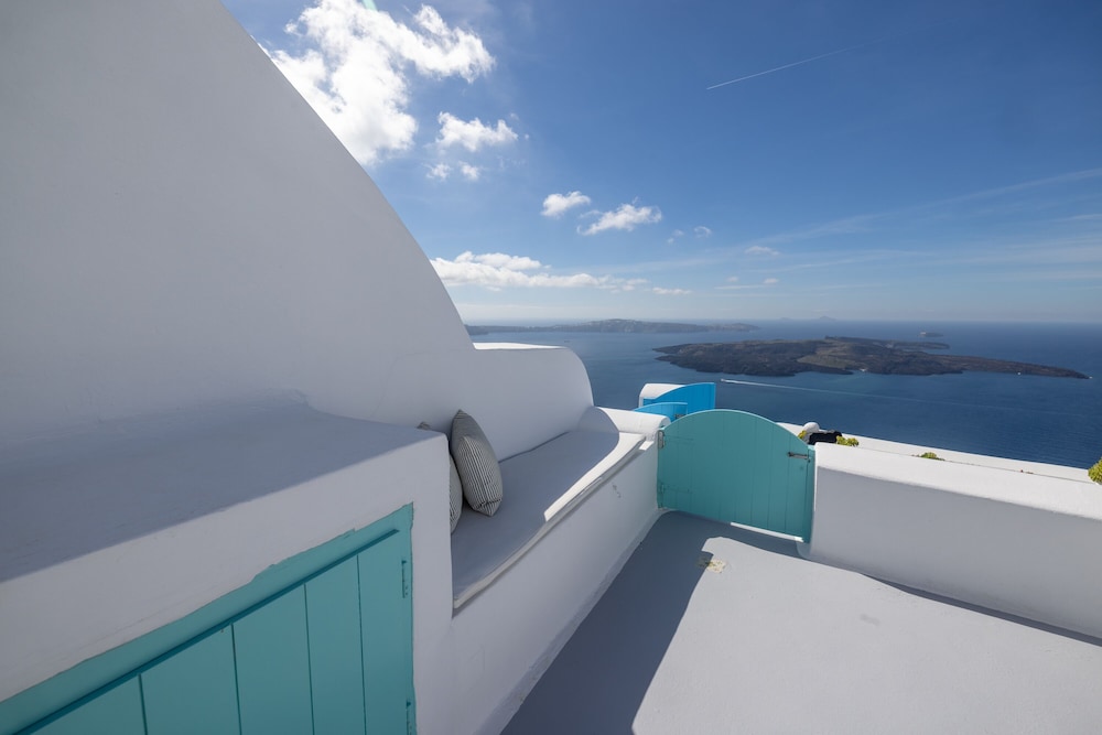 DREAMS LUXURY SUITES 3/50