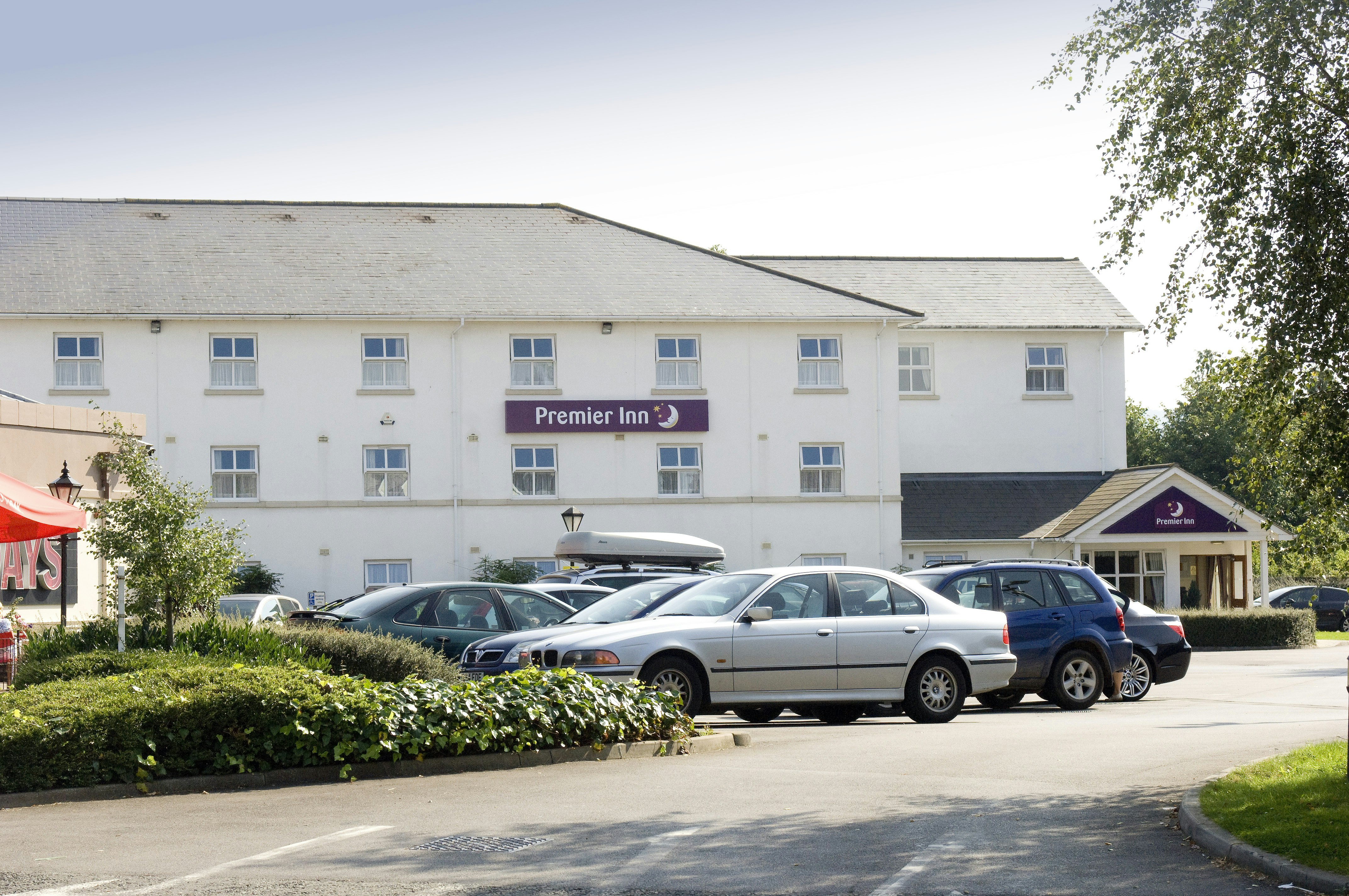 Premier Inn Cheltenham Central (West/A40) 21/24