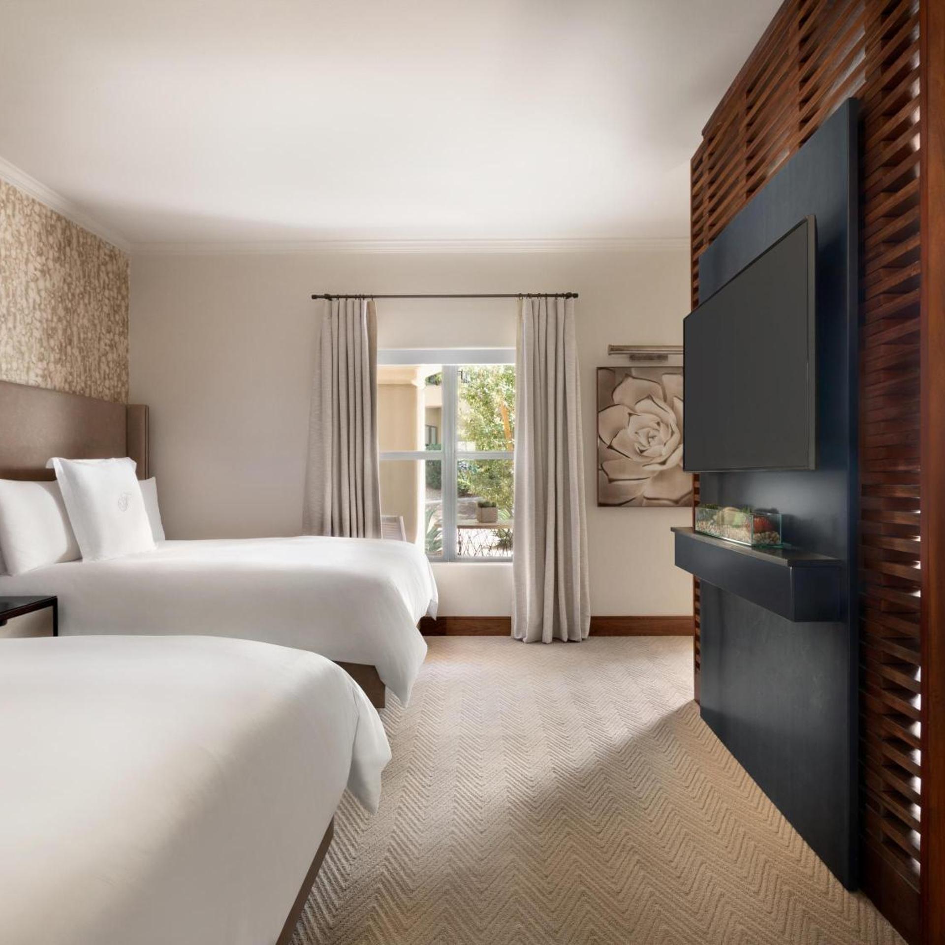 Fairmont Gold, Junior Suite, Queen Bed, Balcony or Patio, Bathtub