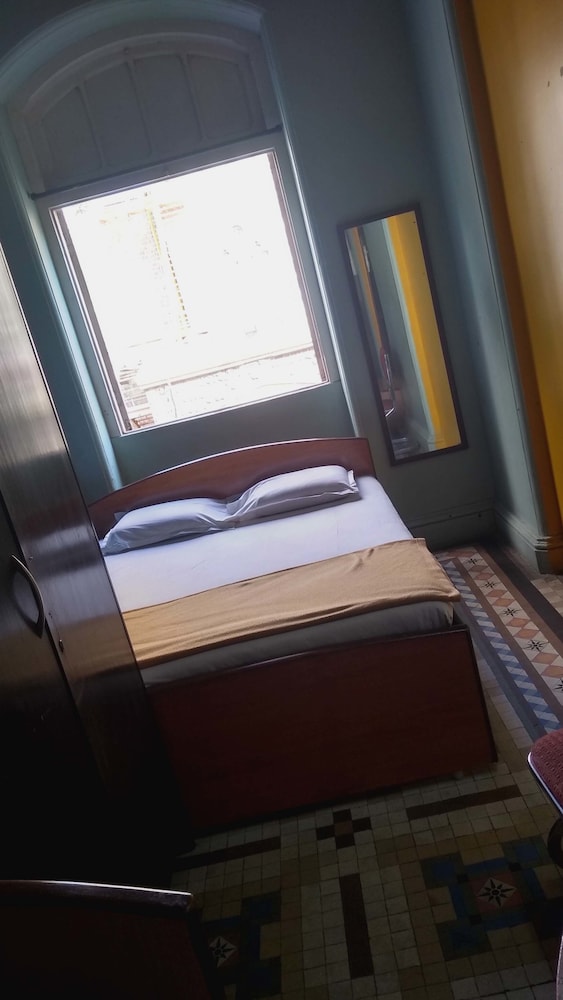 Carlton Hotel 32/44