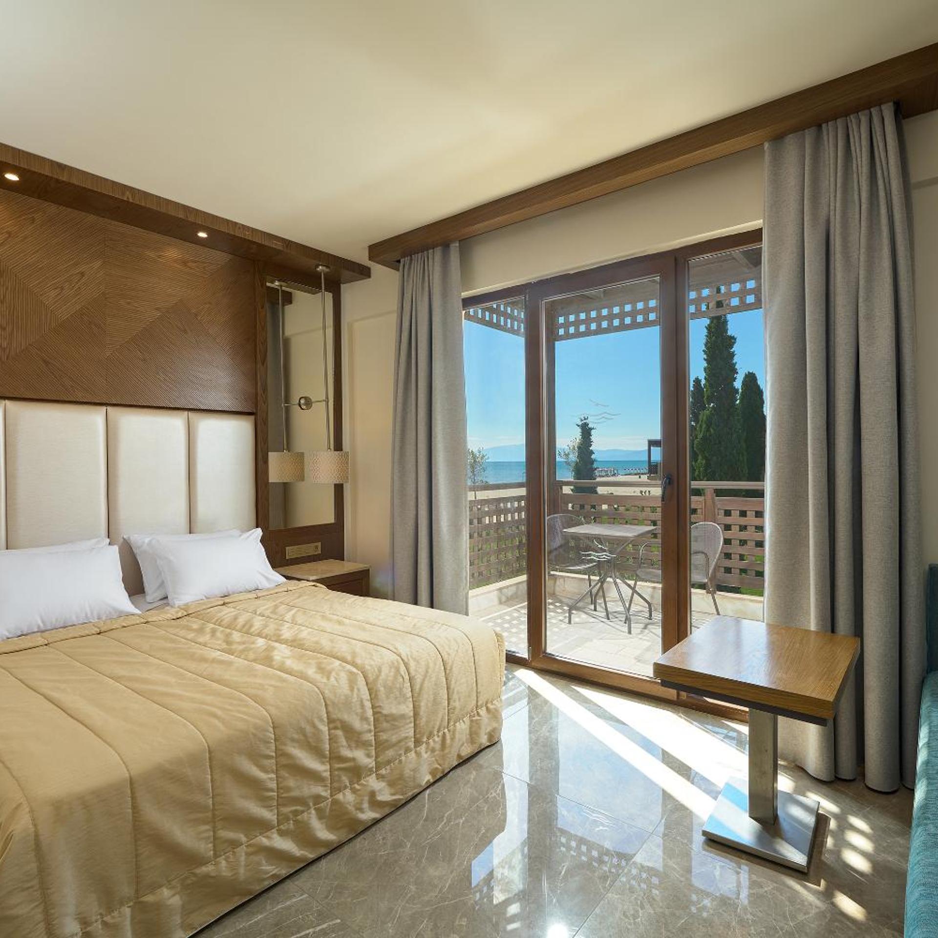 Room, Double Bed, Lateral Side Sea View