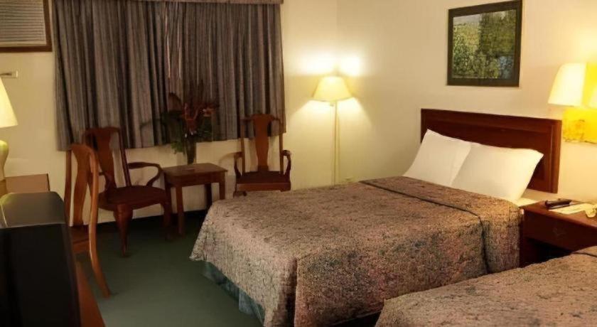 Days Hotel Batangas 17/36