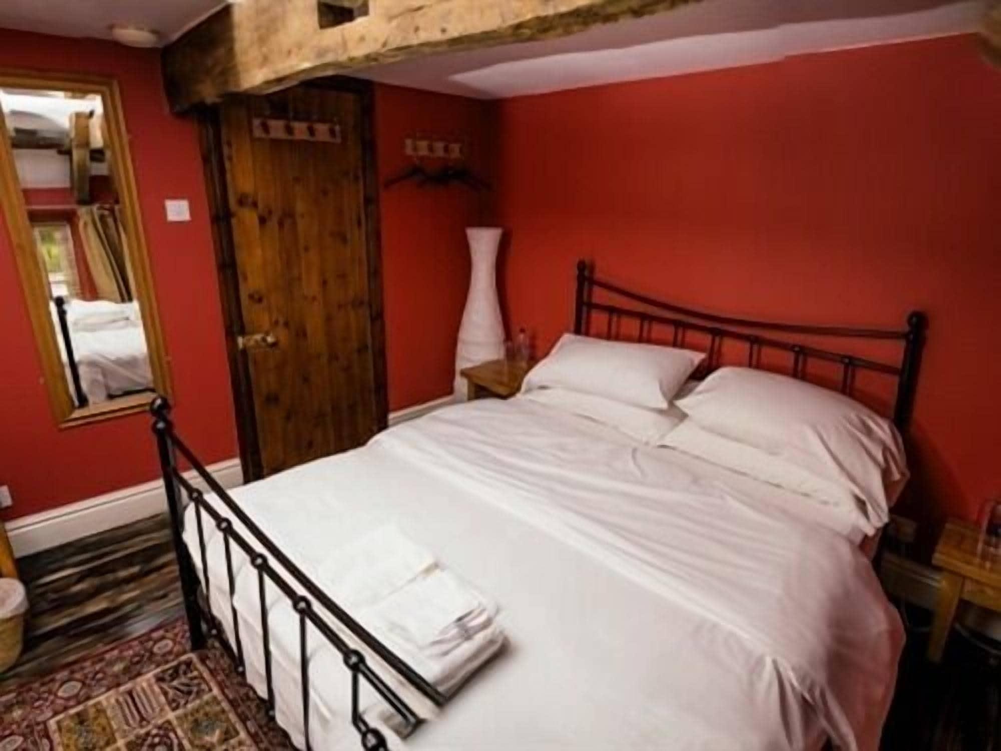 The White Lion Inn 5/15