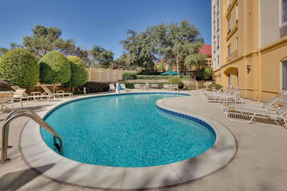 La Quinta Inn Suites Dallas North Central 1/48
