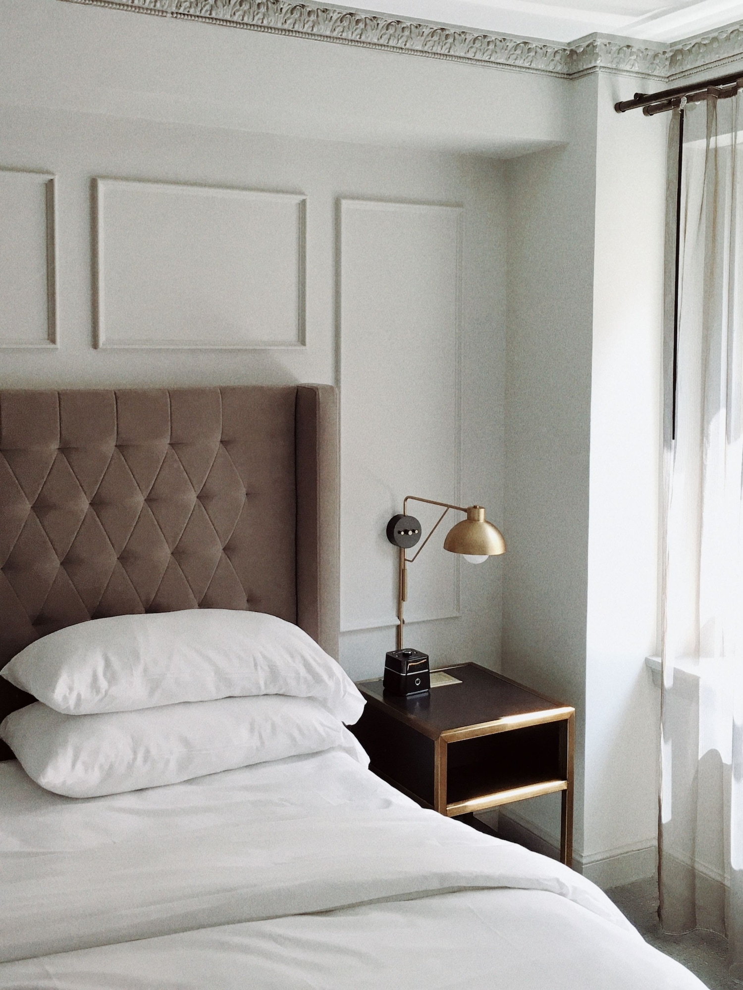 DELUXE, KING BED