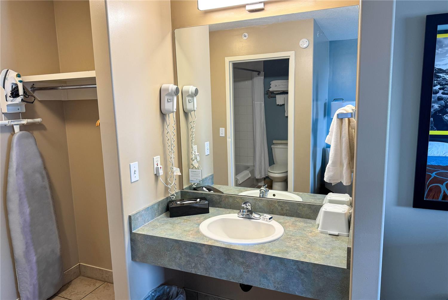Super 8 by Wyndham Edmonton South 43/45