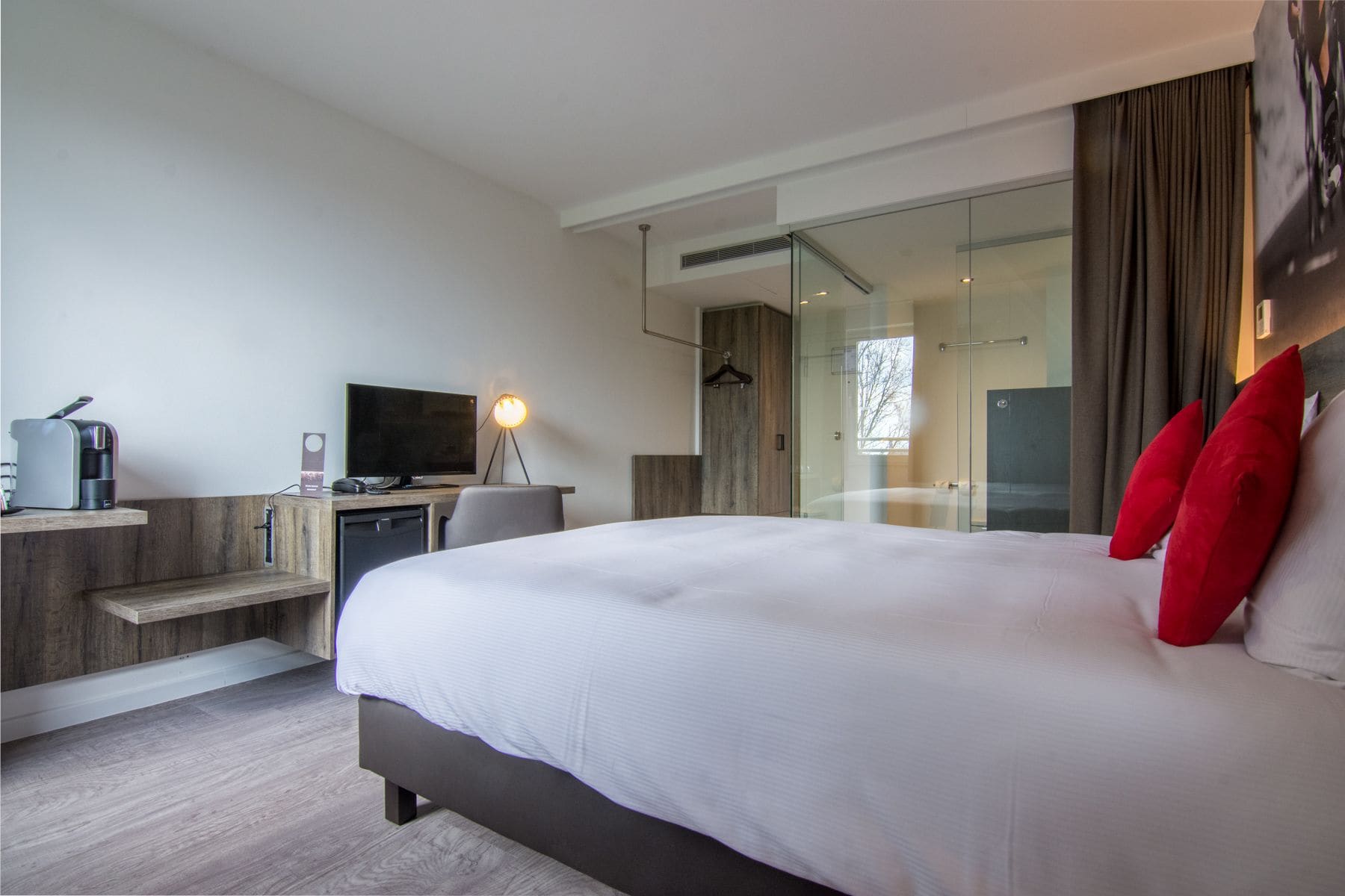 SUPERIOR, KING BED