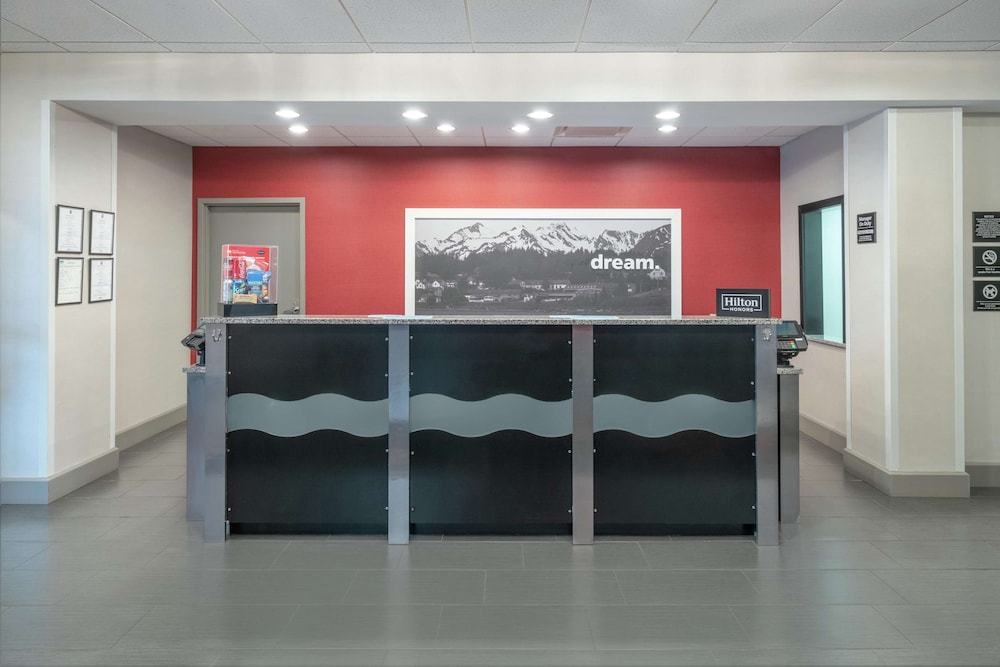 Hampton Inn And Suites Roanoke Airport 10/49