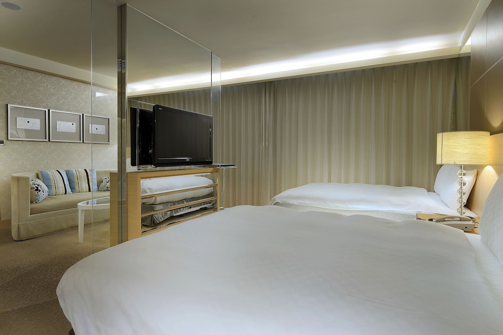THE CRYSTAL RESORT SUN MOON LAKE 17/50