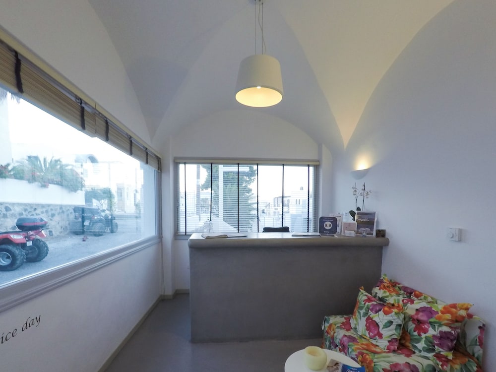 Central Fira Hotel 7/62