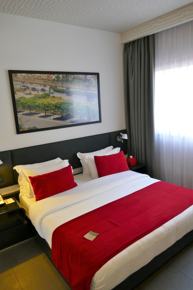 Small Ville Hotel 30/84