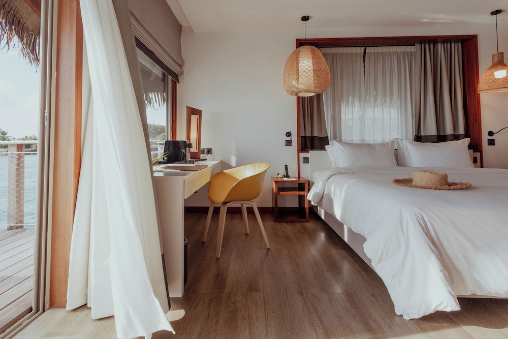Tahiti Ia Ora Beach Resort 34/83