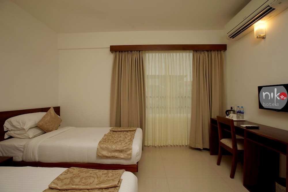 Niko Hotels 12/36