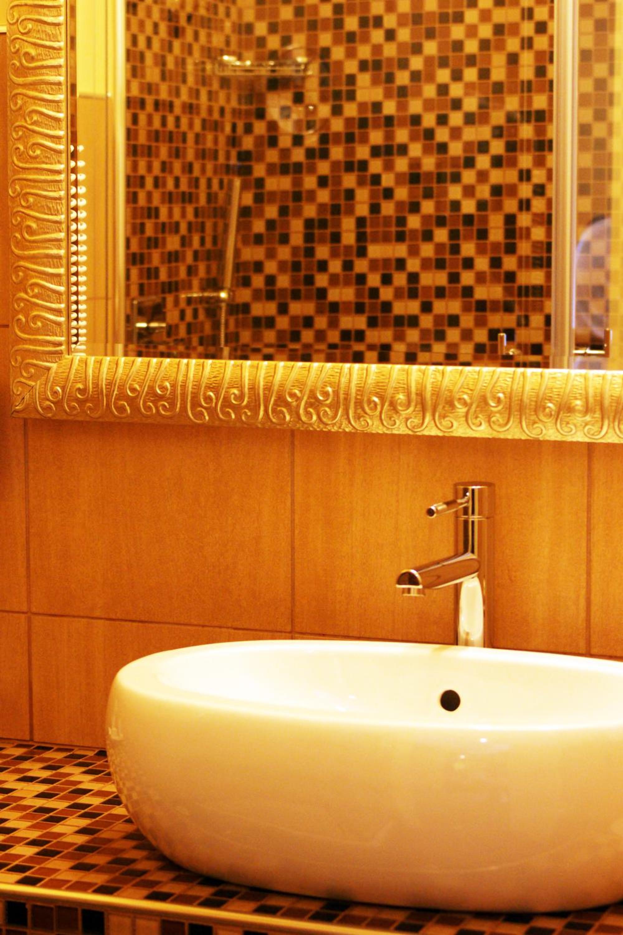 Bram Hotel 50/50
