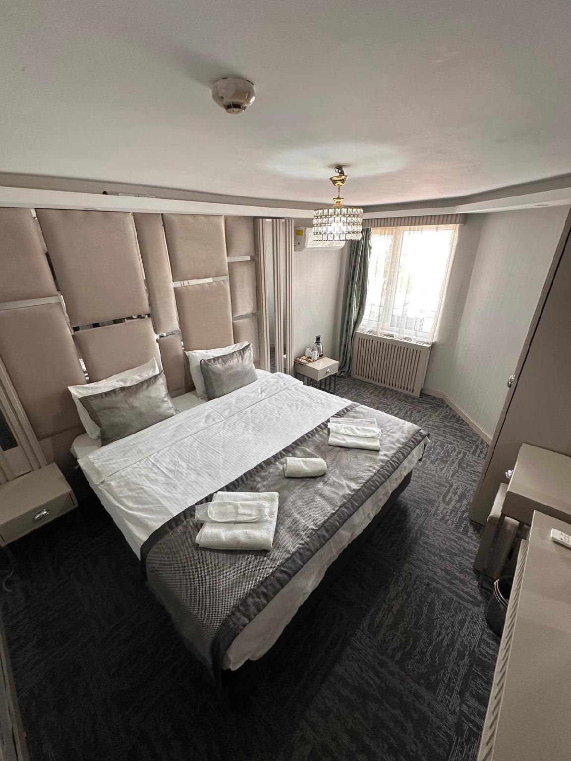 Room, Double Bed