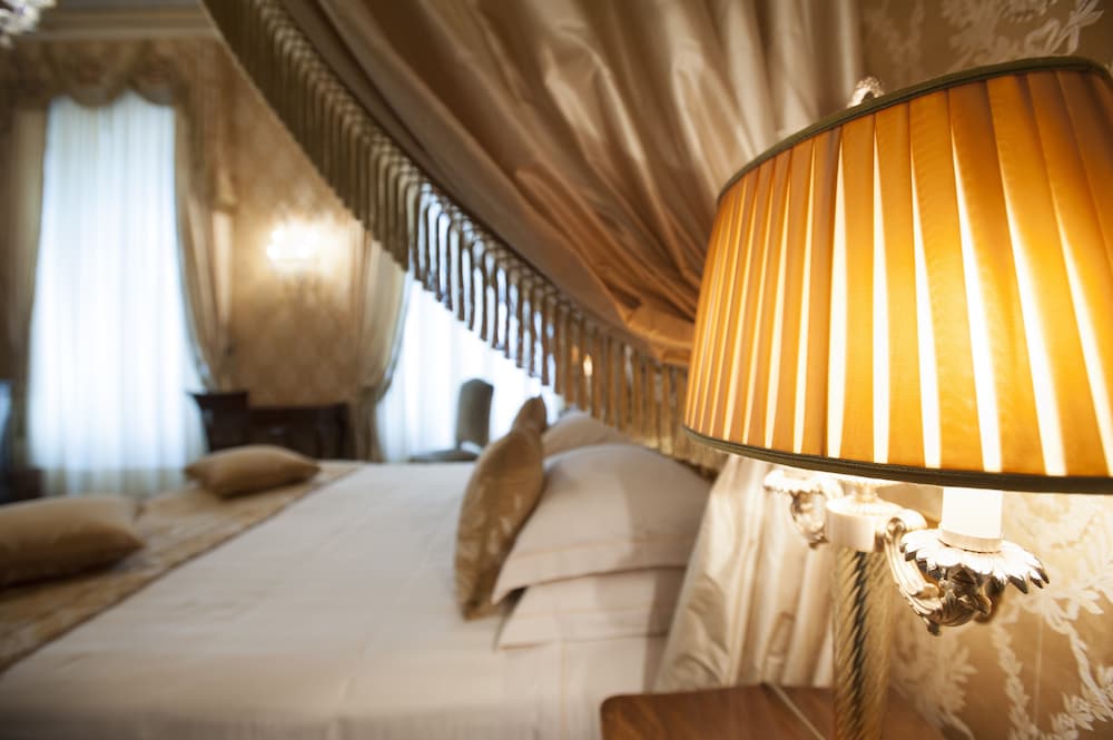 Castle, Deluxe, King Bed