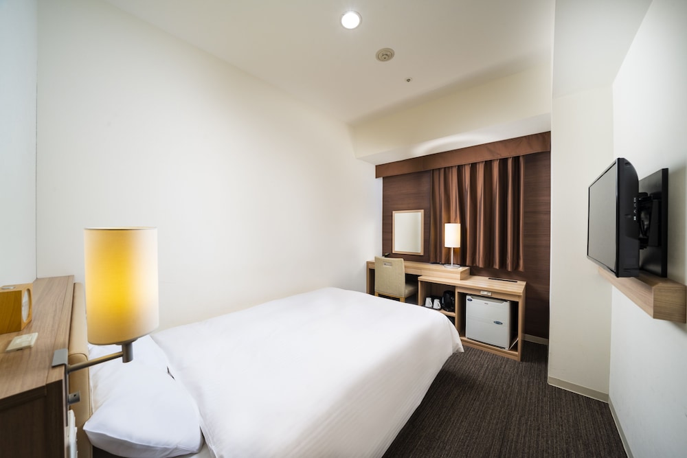 SEMI ROOM, SEMI DOUBLE BED