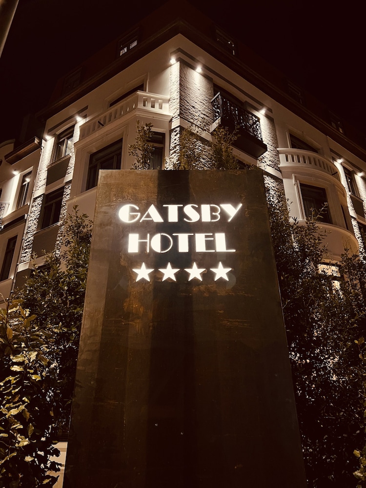 Gatsby Hotel 2/50