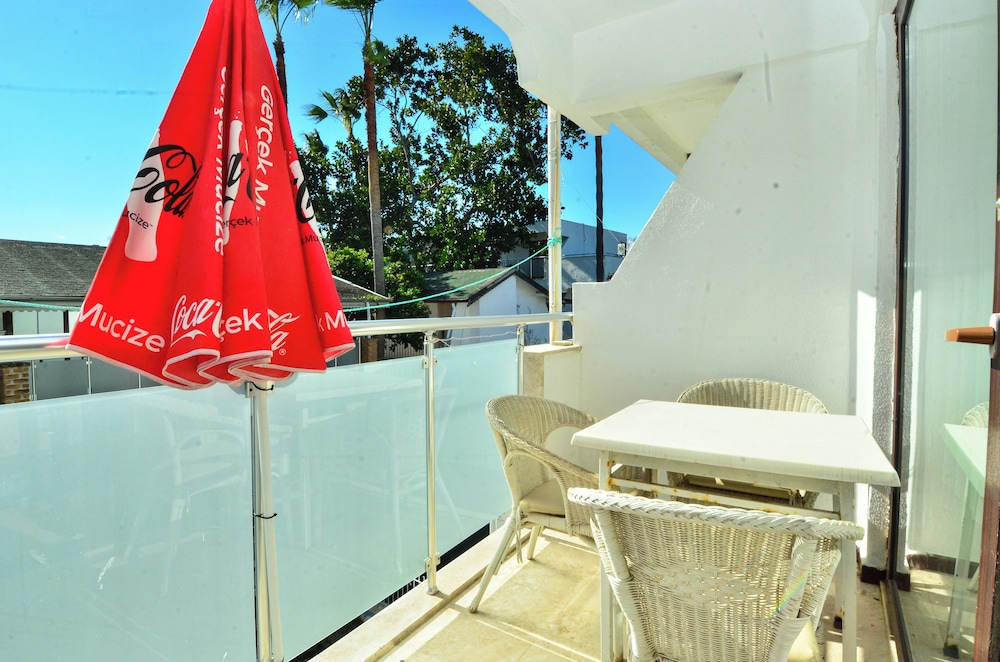 Tropic Hotel Side 22/51