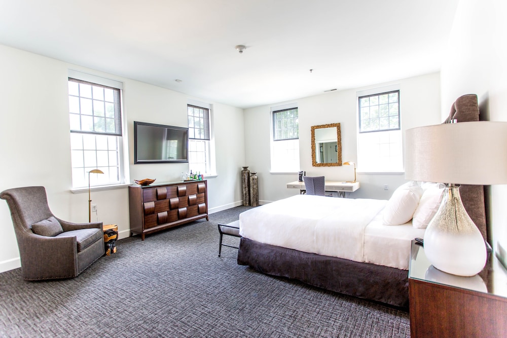 The Delafield Hotel 12/50
