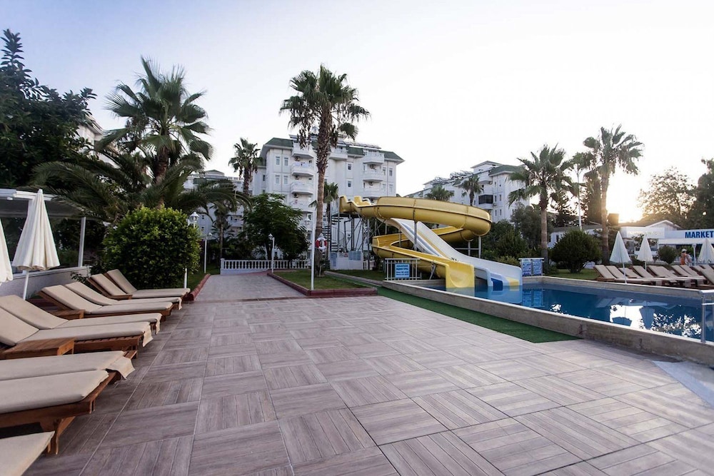 The Garden Beach Hotel 41/50