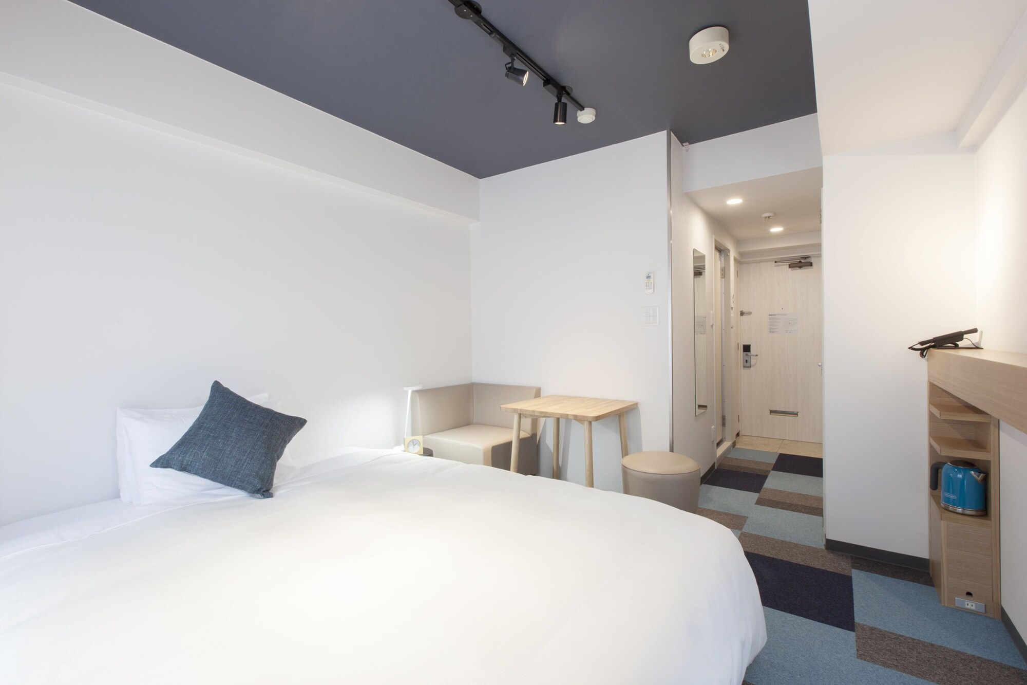 ROOM, DOUBLE BED, KITCHENETTE