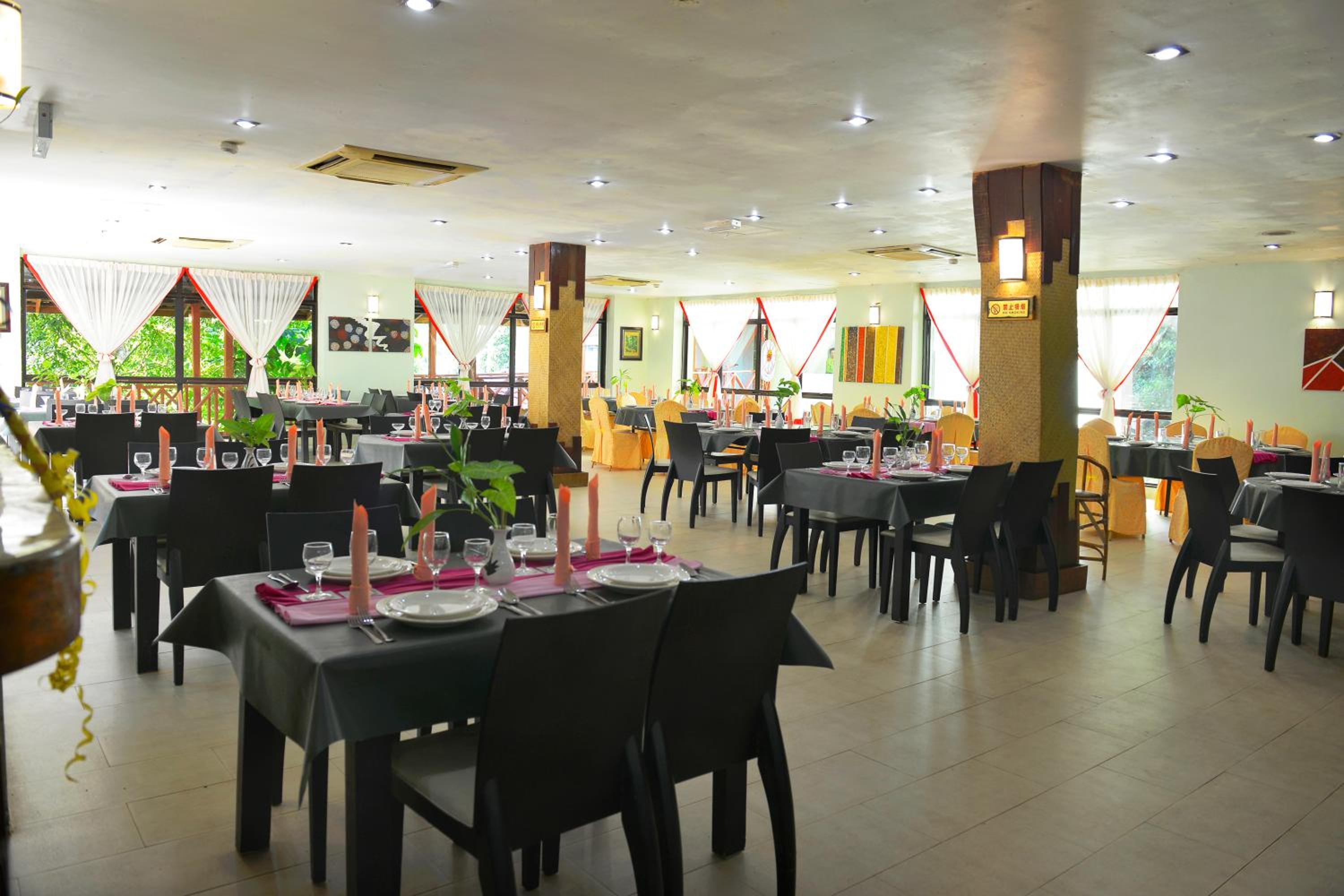 BORNEO TROPICAL RAINFOREST RESORT 37/55