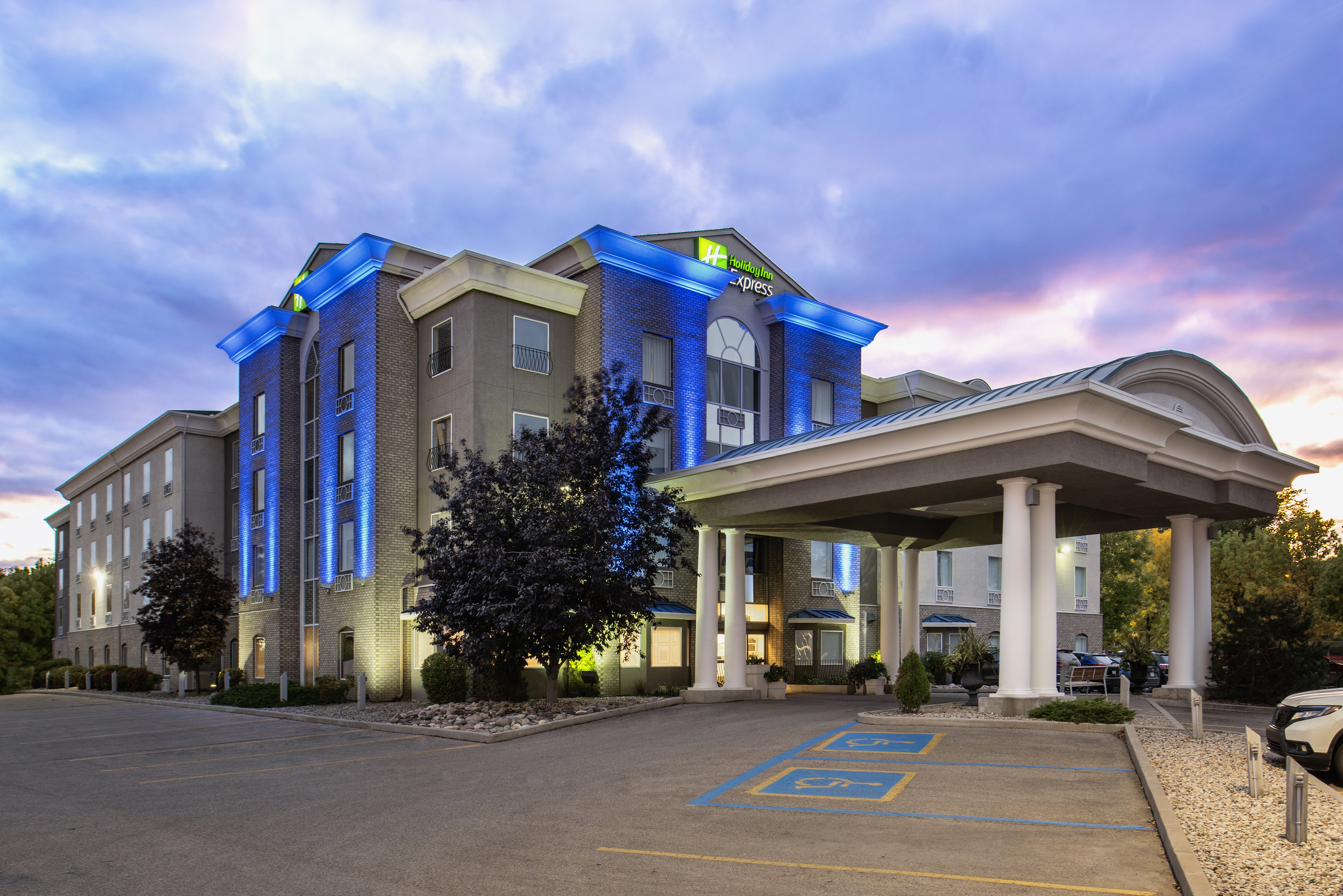 Holiday Inn Express Hotel Suites Saskatoon 50/51