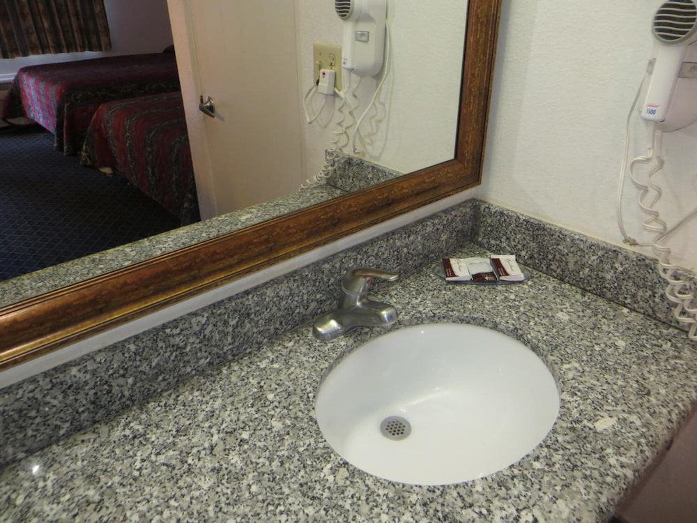 Riverside Inn & Suites 55/56
