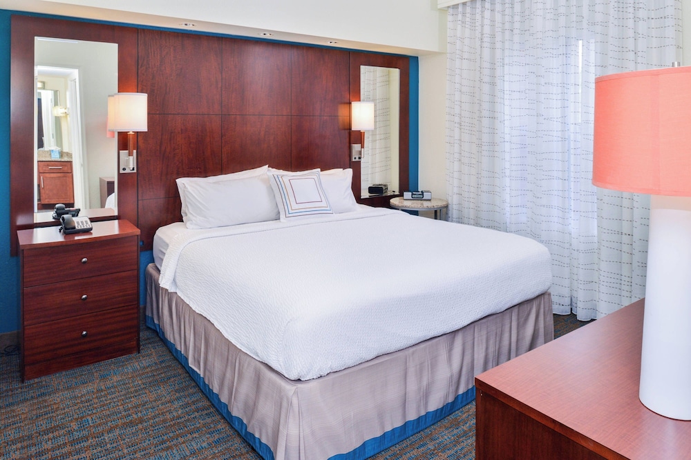 جناح بسرير كينج بغرفة نوم واحدة مع أريكة لذوي الإعاقة، Residence Inn by Marriott Harrisonburg 2/3