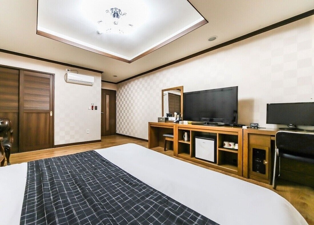 Chanel Hotel 14/19