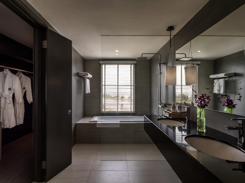 جناح سوبيريور بسرير كينج، Pullman Miri Waterfront 9/9
