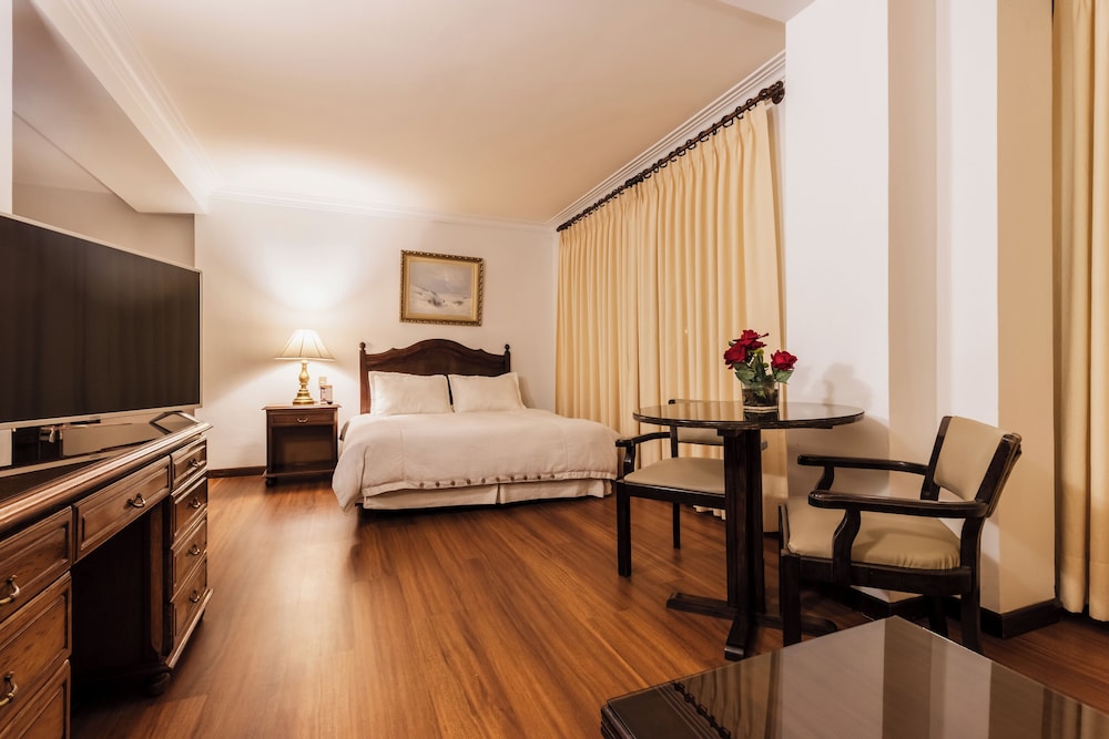 Hotel Rey Palace 7/24