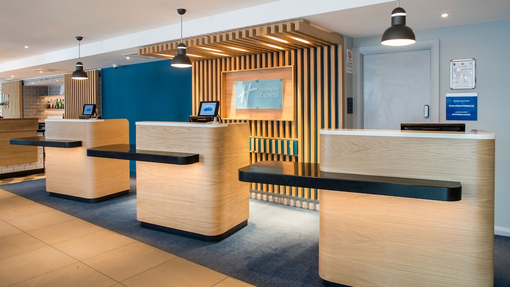 HOLIDAY INN EXPRESS KASSAM STADIUM 10/72