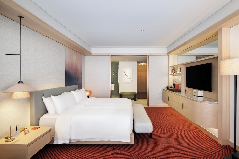 SIGNATURE, FAIRMONT GOLD, KING BED, LOUNGE ACCESS