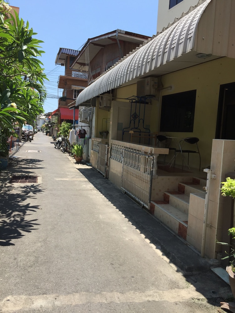 Baan Taweesuk 51/55