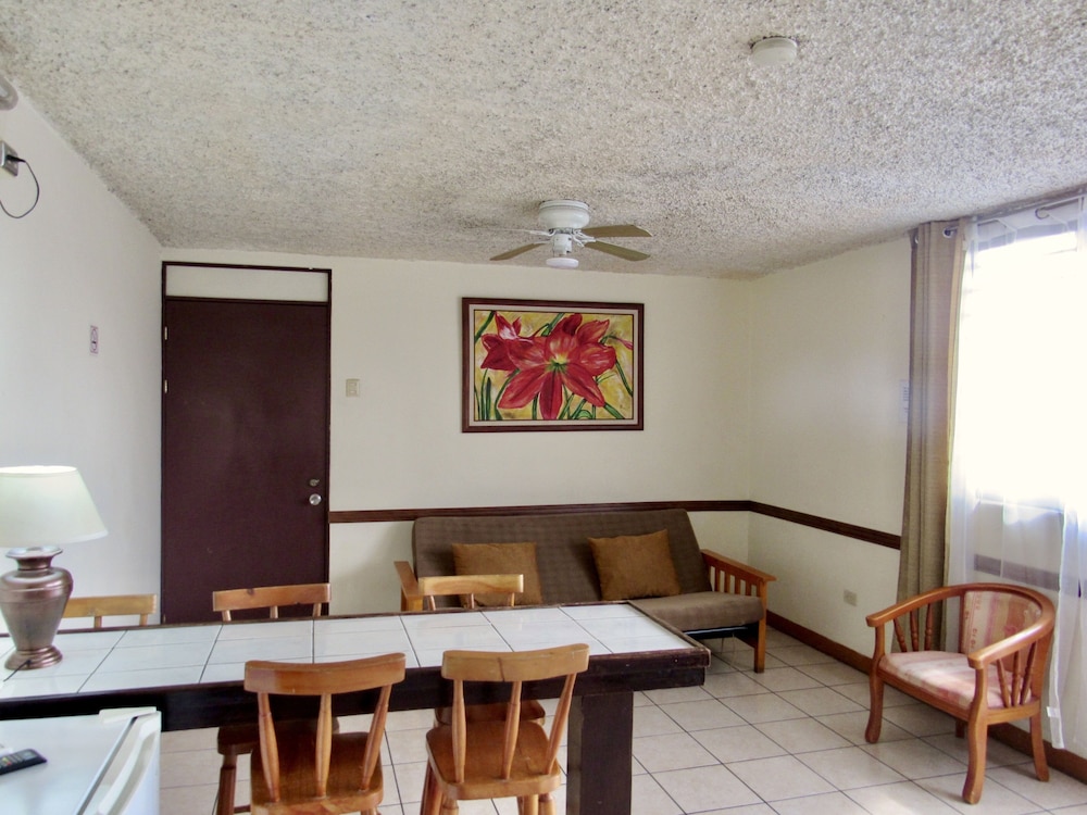 La Guaria Inn And Suites Hotel 46/65